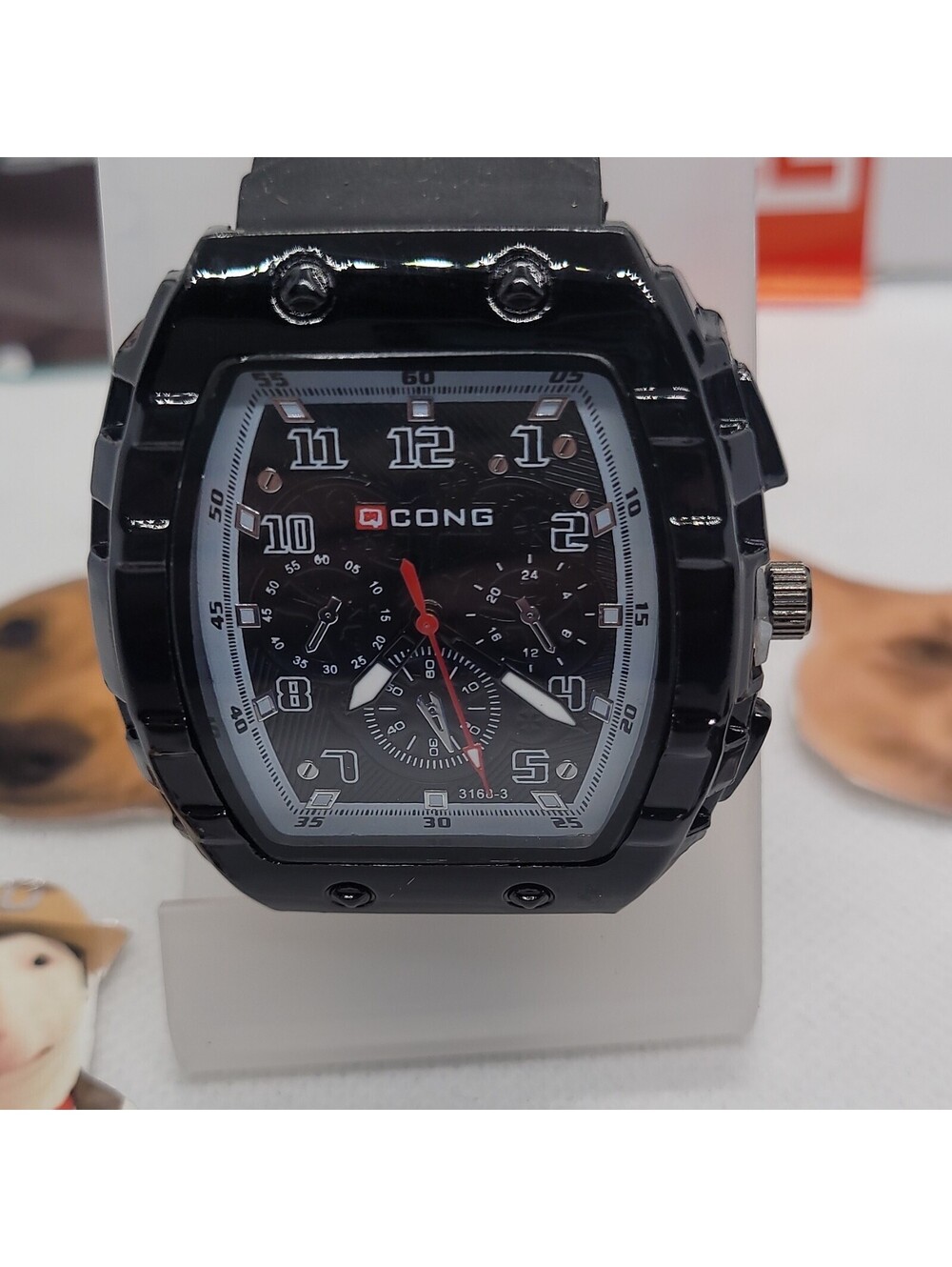485CONG Men's Quartz Analog Black/Gray Dial Arabic Numerals Black Rubber Tonneau